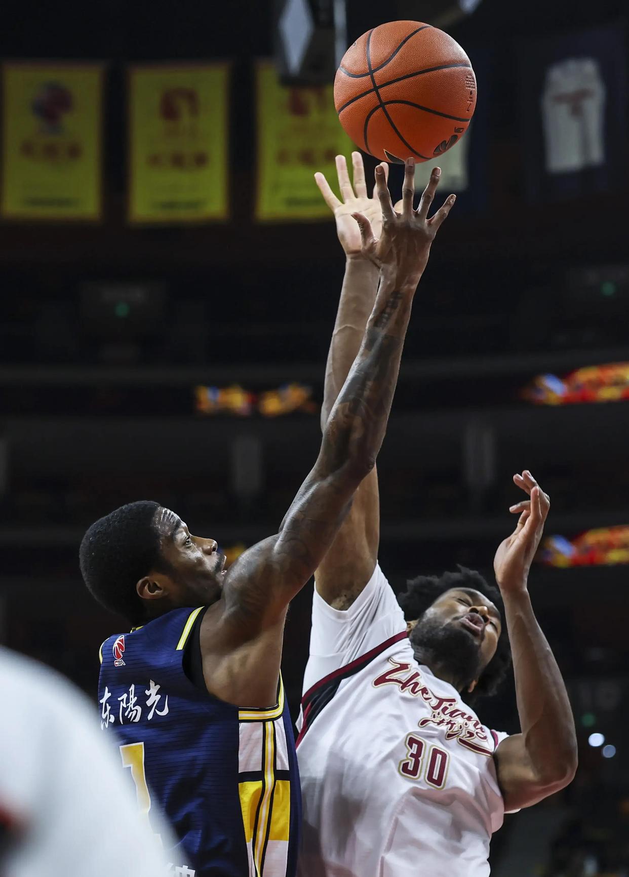 NG大舞台-关于离谱！浓眉哥在巴塞罗那比赛中悬念迭起风云突变拉齐奥冲刺阶段绝杀压哨，赛后芝加哥公牛篮板制胜的信息