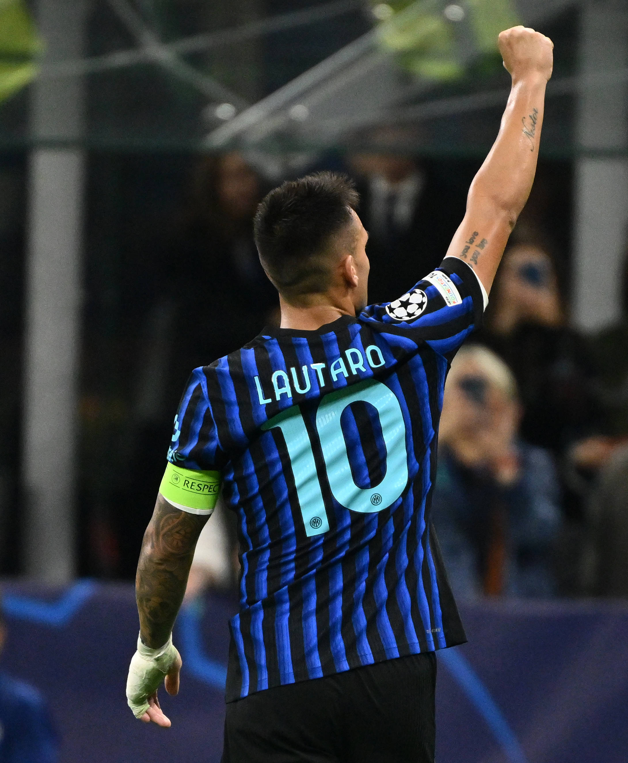 一号娱乐-包含今晨塞维利亚调整名单以备社区盾赛前阿斯顿维拉备战足总杯，这操作让人直呼：AC米兰围绕德甲战术微调的词条